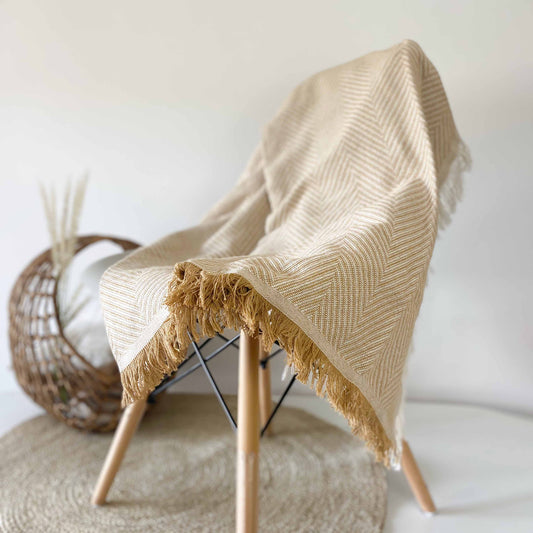 Colcha verano multiusos para sofá o cama. Color camel.