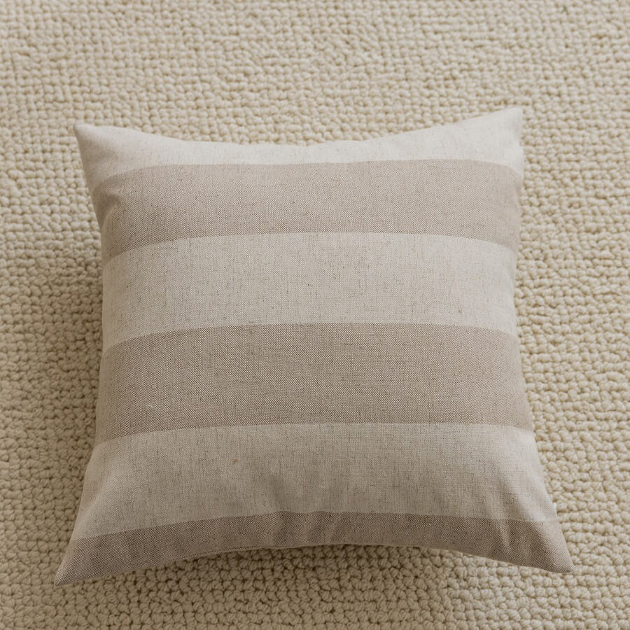 Funda de Cojín con Lino Beige con Rayas Anchas, Elegancia Natural para Sofás y Camas.