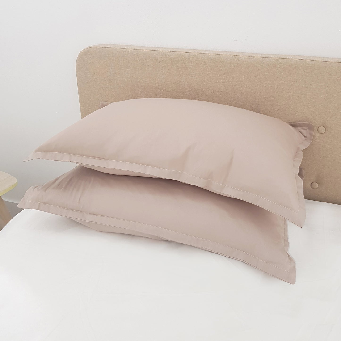 Funda de almohada 200TC. Color marrón claro. - Oma Home