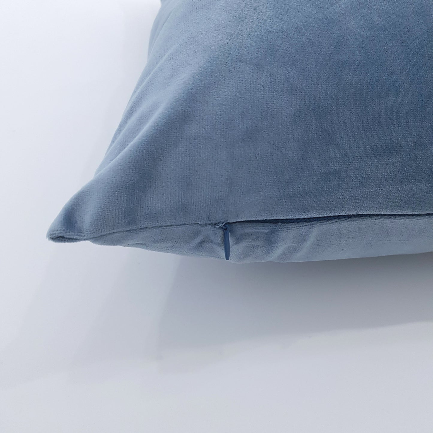 Funda de cojín terciopelo. Color Azul claro. - Oma Home