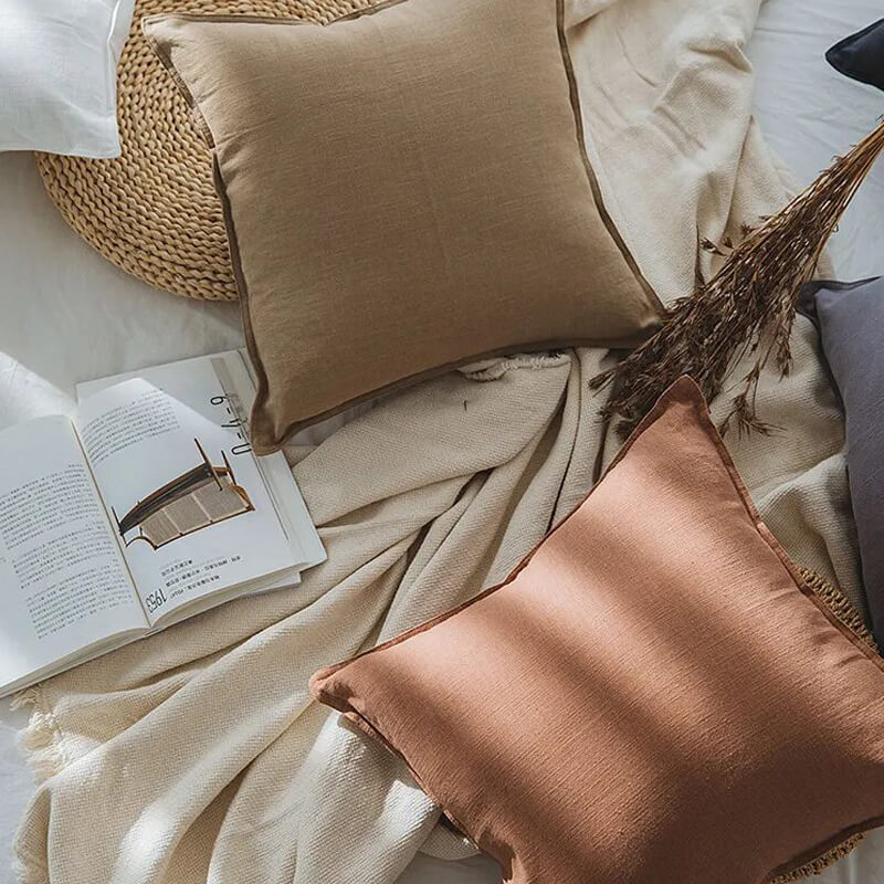 Capa de almofada em linho e algodão bege natural: elegância minimalista para a sua casa.