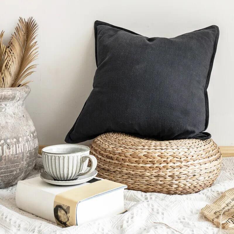 Capa de Almofada Linho Natural e Algodão Cinza Escuro - Preto: elegância minimalista para sua casa.