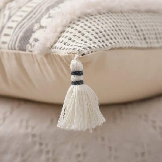 Capa de almofada em linho e algodão natural. Cor cinza claro.