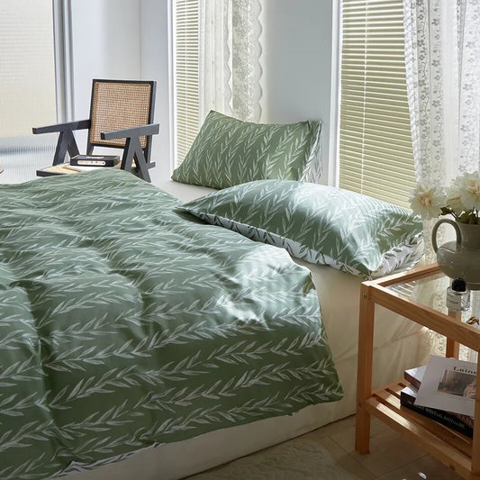 Capa de edredom estampada com folhas pretas e fundo rosa pálido, microfibra extra macia.