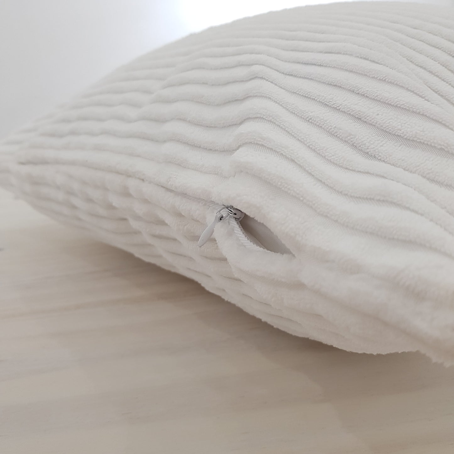 Funda de cojín franjas pelo corto. Color blanco. - Oma Home