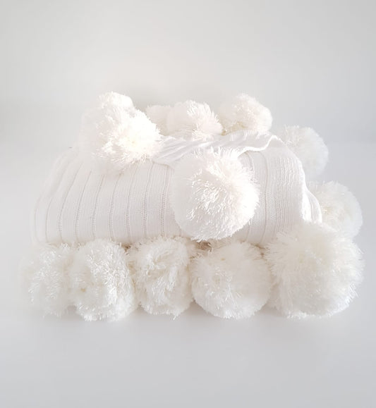 Manta de punto con pompones. Color blanco roto. - Oma Home