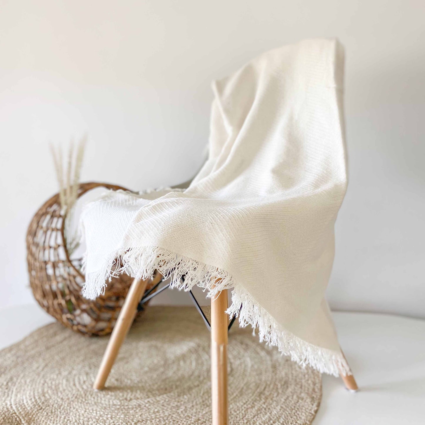 Manta sofá blanco roto para el verano: frescura y comodidad a un precio irresistible.