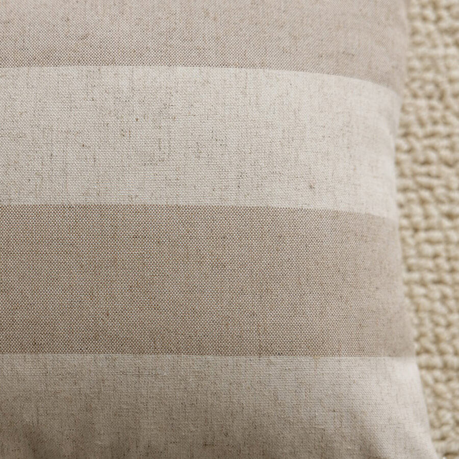 Funda de Cojín con Lino Beige con Rayas Anchas, Elegancia Natural para Sofás y Camas.