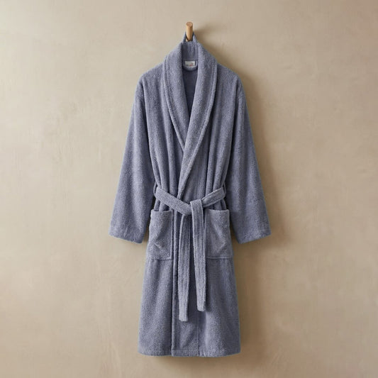 Albornoz azul modelo Classic de rizo 100% algodón con gramaje de 450 gramos.