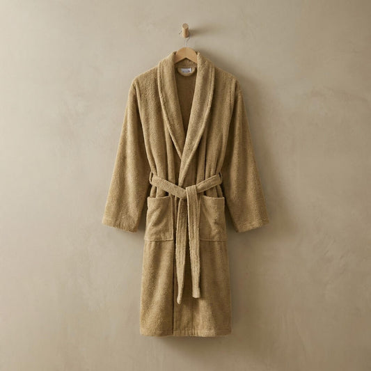 Albornoz camel modelo Classic de rizo 100% algodón con gramaje de 450 gramos.