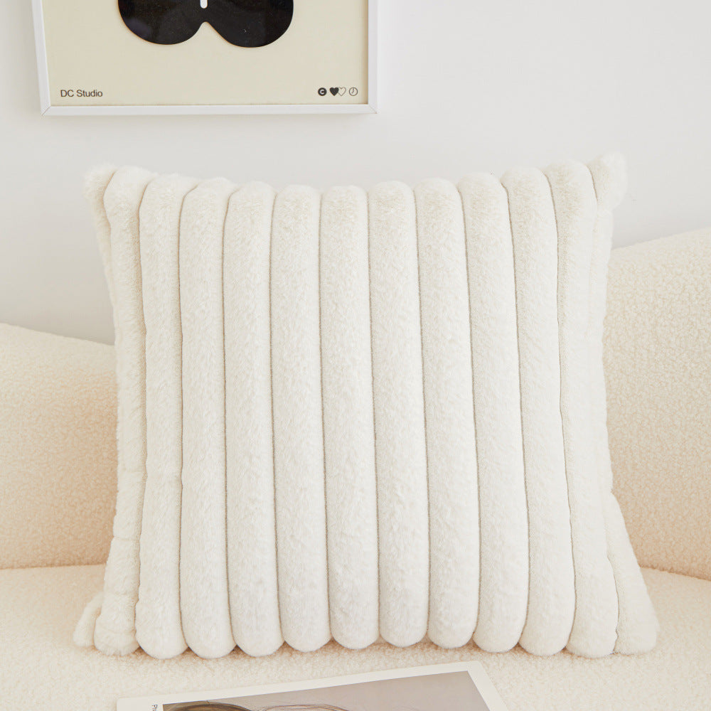 Funda de cojín de pelo corto polar blanco con textura de rayas, medida 45x45 cm, suave, cálida y decorativa para sofá o cama.