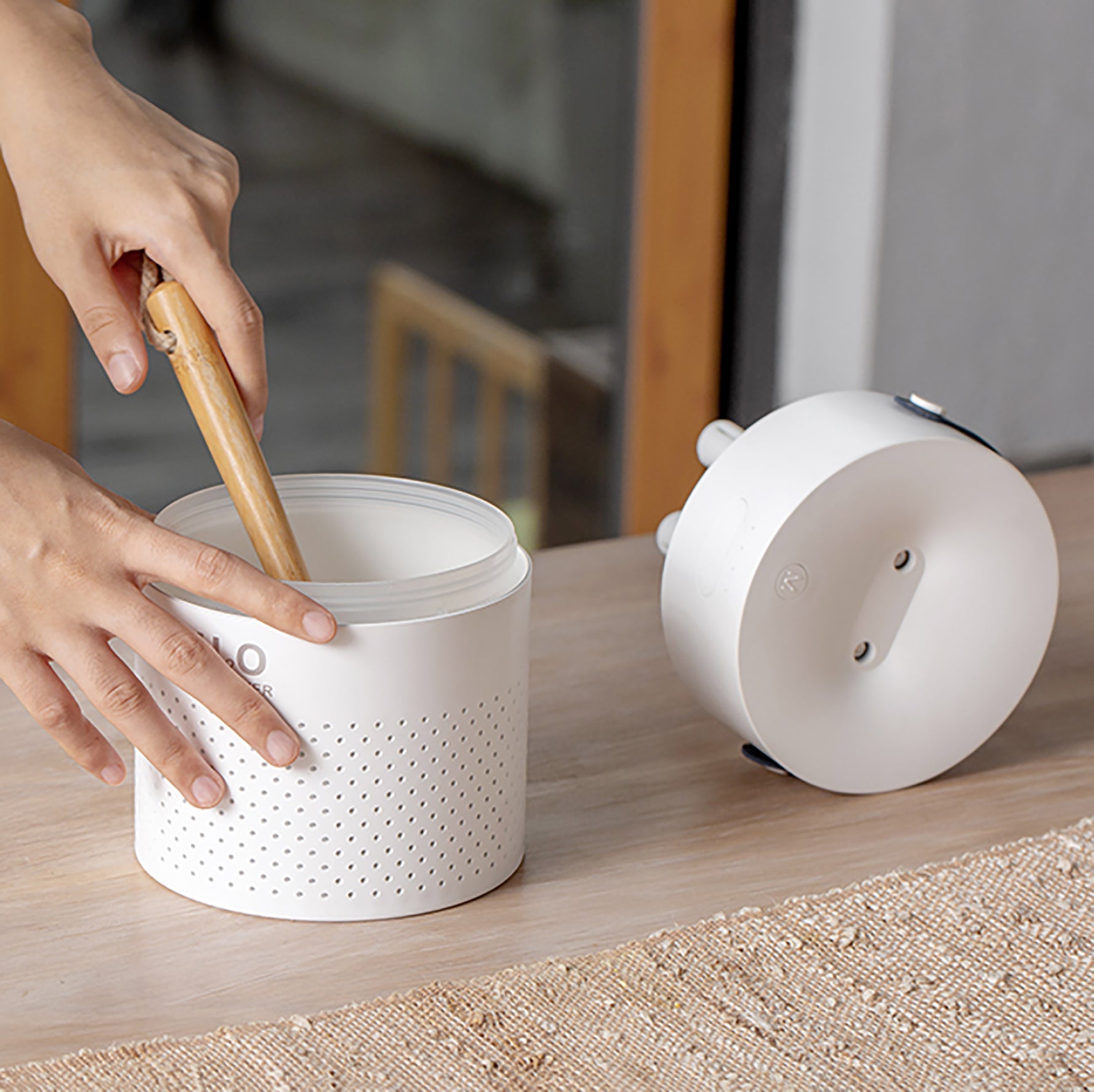 Humidificador Portátil Cylinder. Color Gris claro. - Oma Home