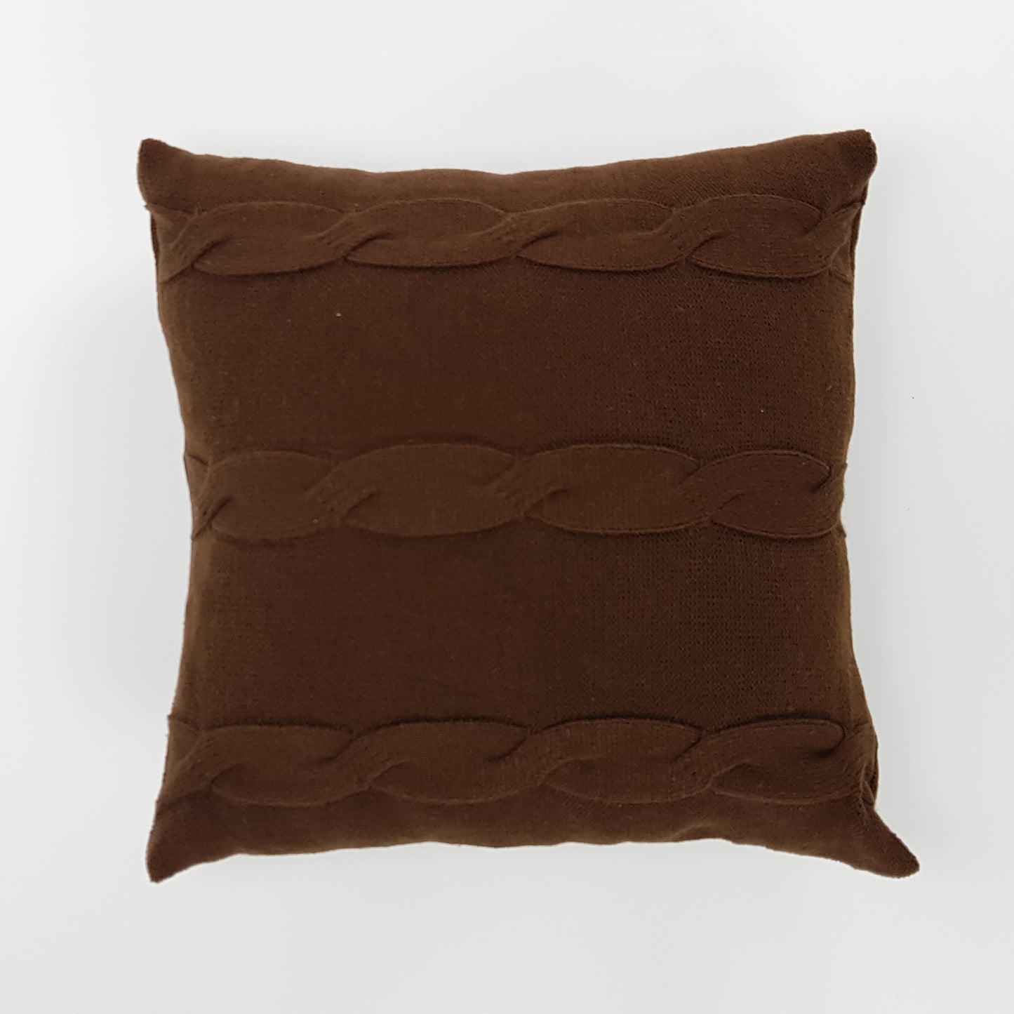 Funda de cojín tejido con botones centrales. Color marrón oscuro. - Oma Home