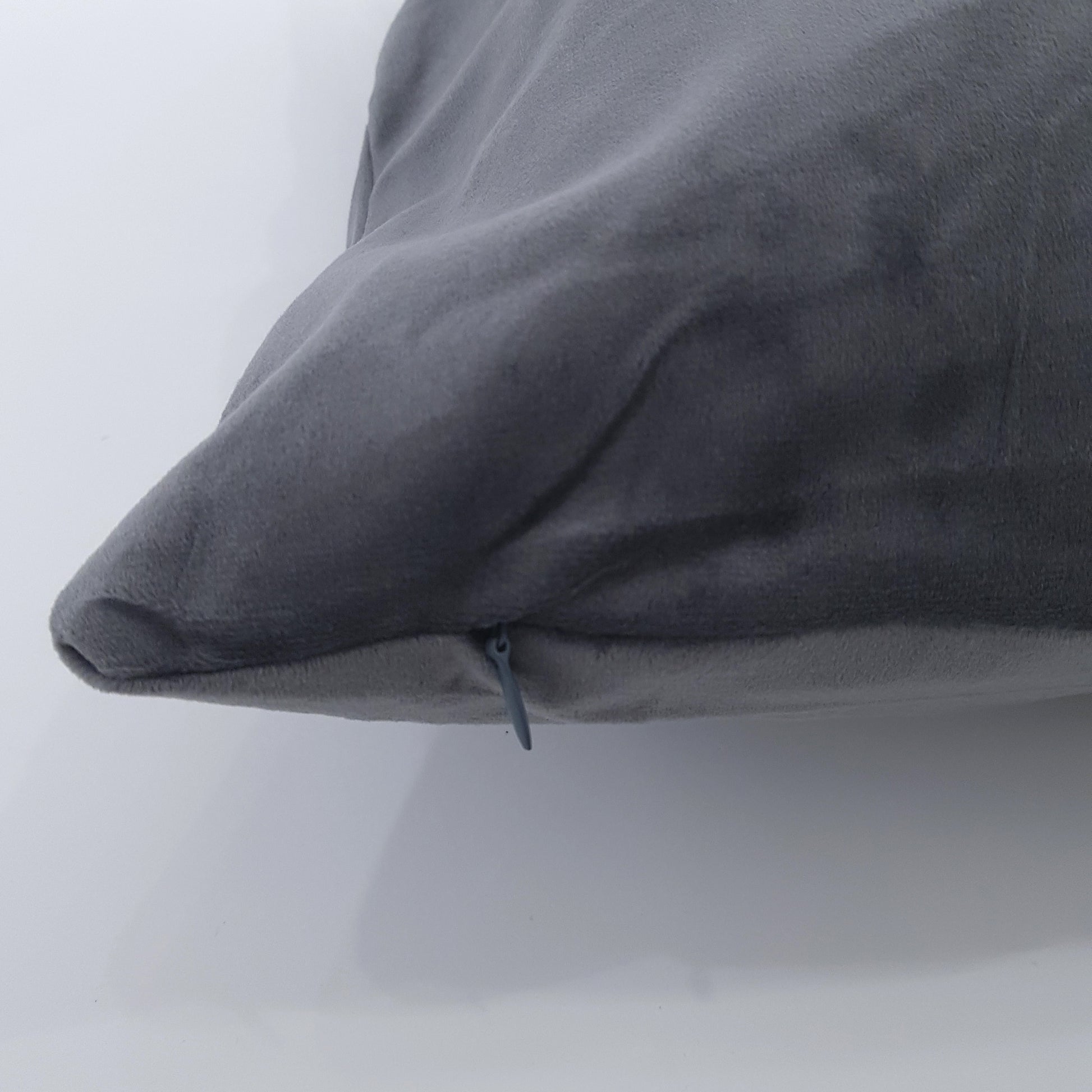 Funda de cojín terciopelo. Color gris. - Oma Home