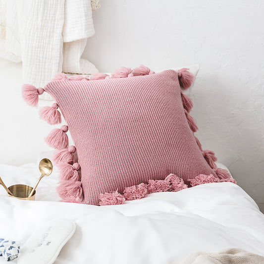 Funda de cojín tejido con borlas color rosa. - Oma Home