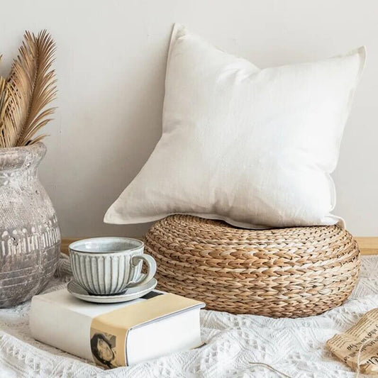 Capa de almofada branca de algodão e linho natural: elegância minimalista para a sua casa.