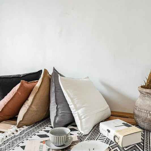 Capa de Almofada Linho Natural e Algodão Cinza Escuro - Preto: elegância minimalista para sua casa.