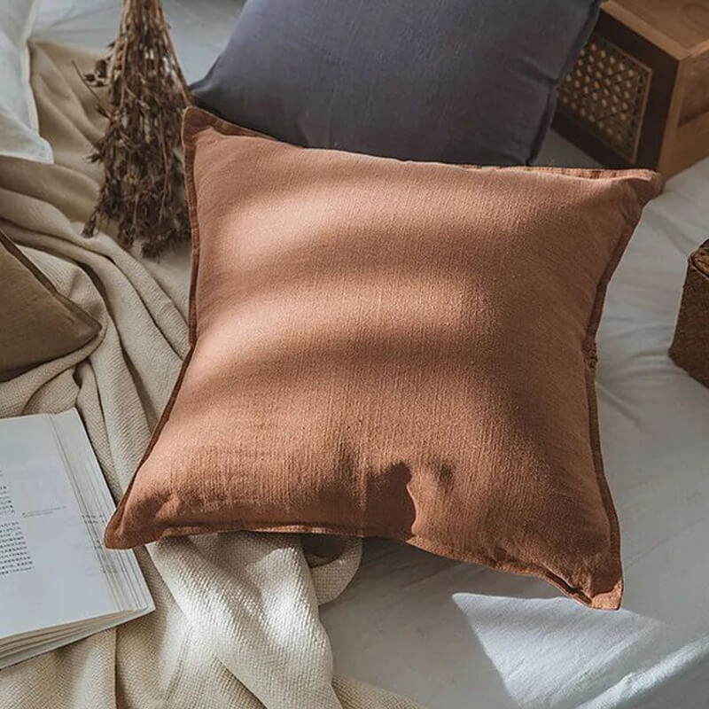 Capa de almofada em Linho Natural e Algodão Terracota: elegância minimalista para sua casa.