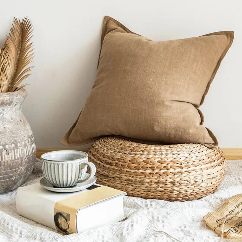 Capa de almofada em linho e algodão bege natural: elegância minimalista para a sua casa.