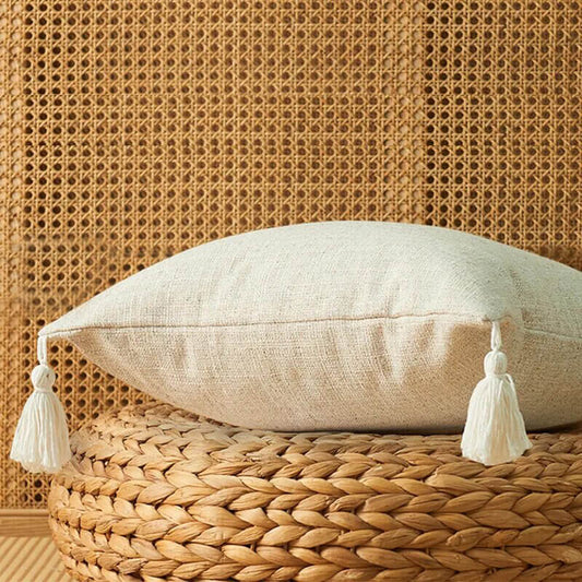 Capa de almofada em linho e algodão natural. Cor bege.