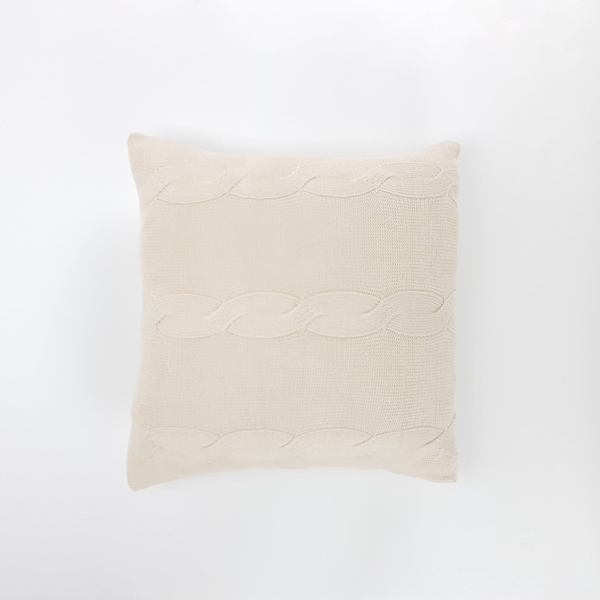 Funda de cojín tejido con botones centrales. Color beige. - Oma Home