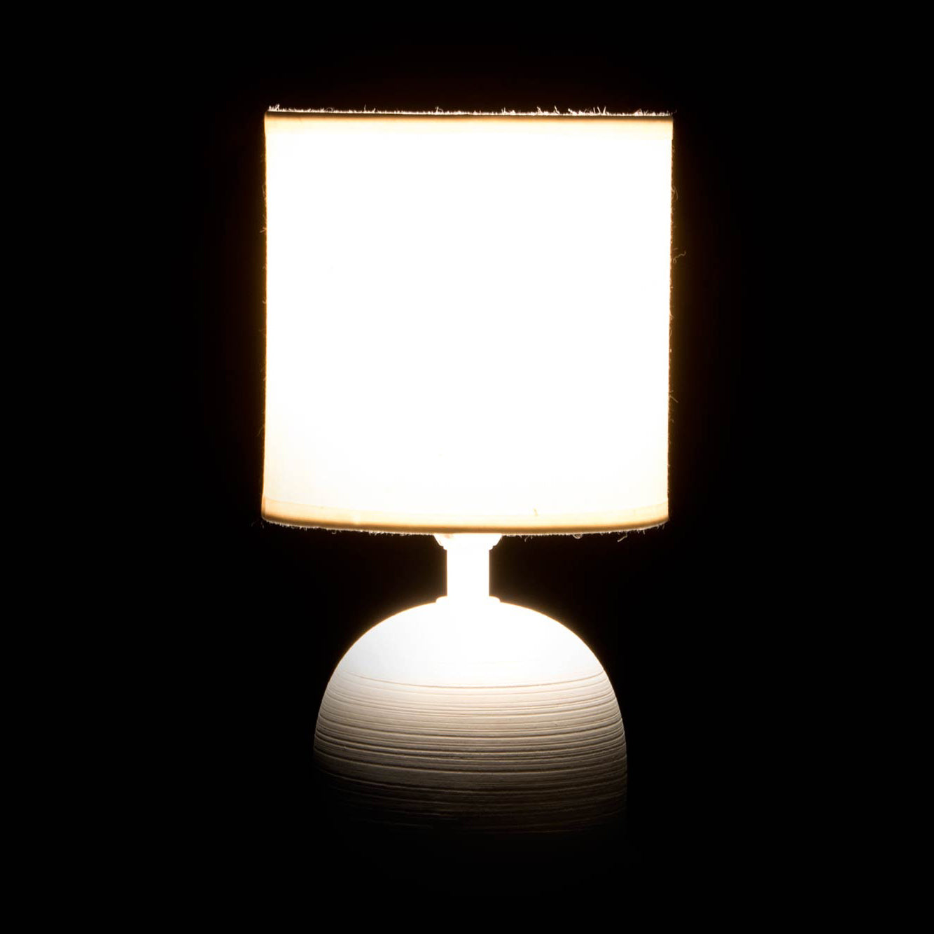 Lámpara de mesita. Color blanco. - Oma Home