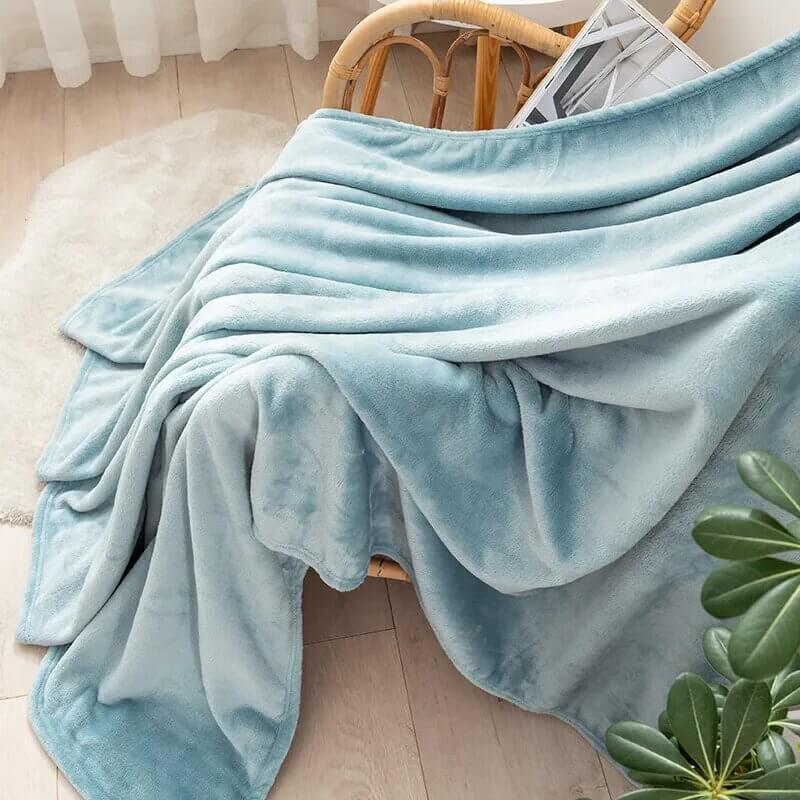 Manta de lã macia. Cor creme.