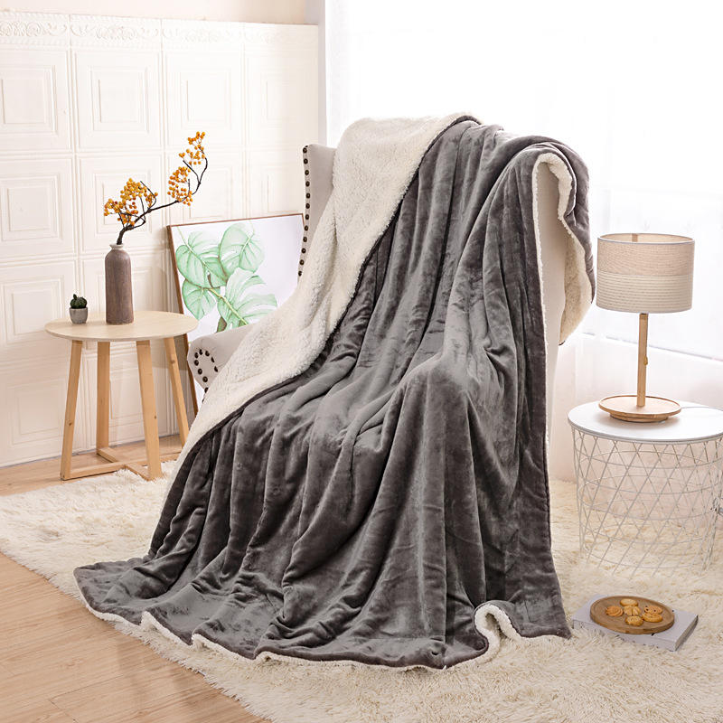 Manta polar e extra macia reversível. Cor taupe.