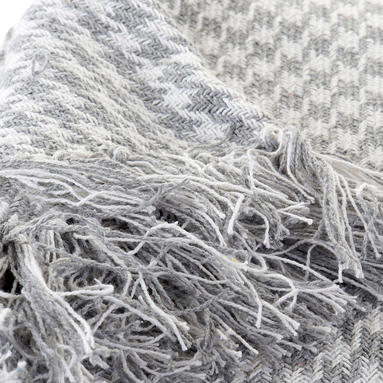 Manta Plaid 100% Algodón geométrico en color gris y blanco. - Oma Home