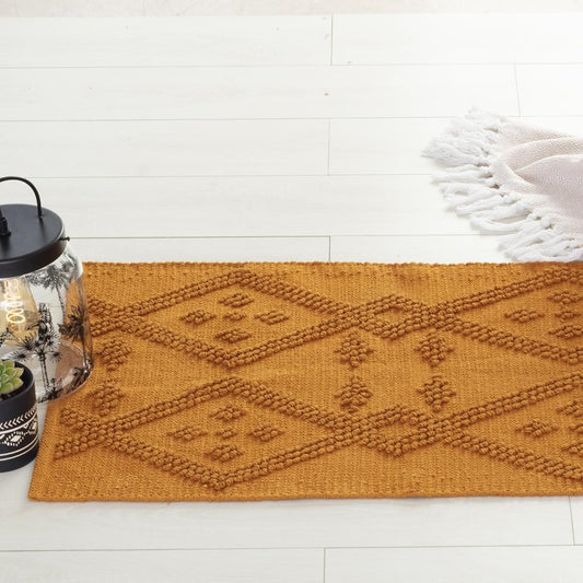 Alfombra geométrica con rombos. Color mostaza. 60cm x 90cm. - Oma Home